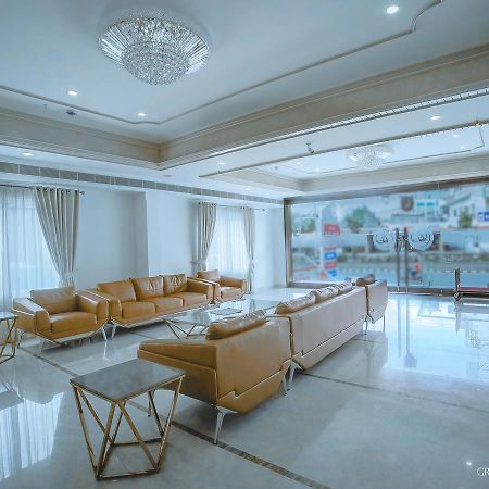 Hotel Grand Gayathri Khammam Bagian luar foto