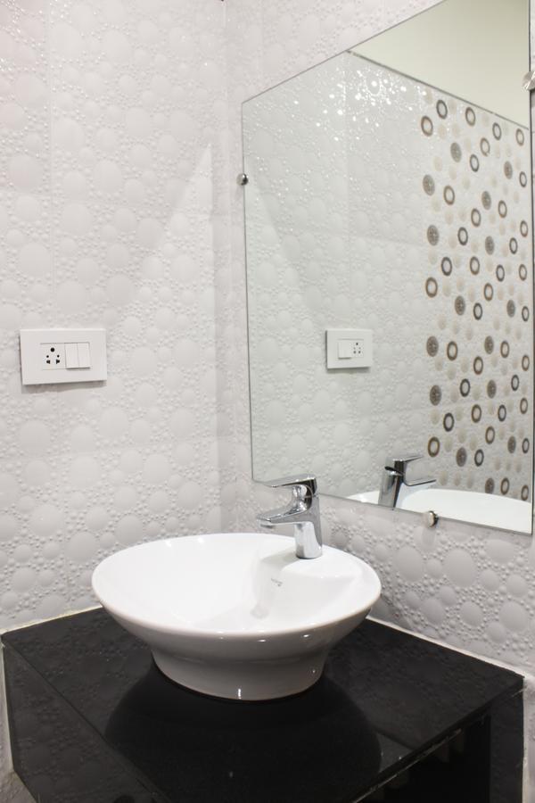 Hotel Grand Gayathri Khammam Bagian luar foto