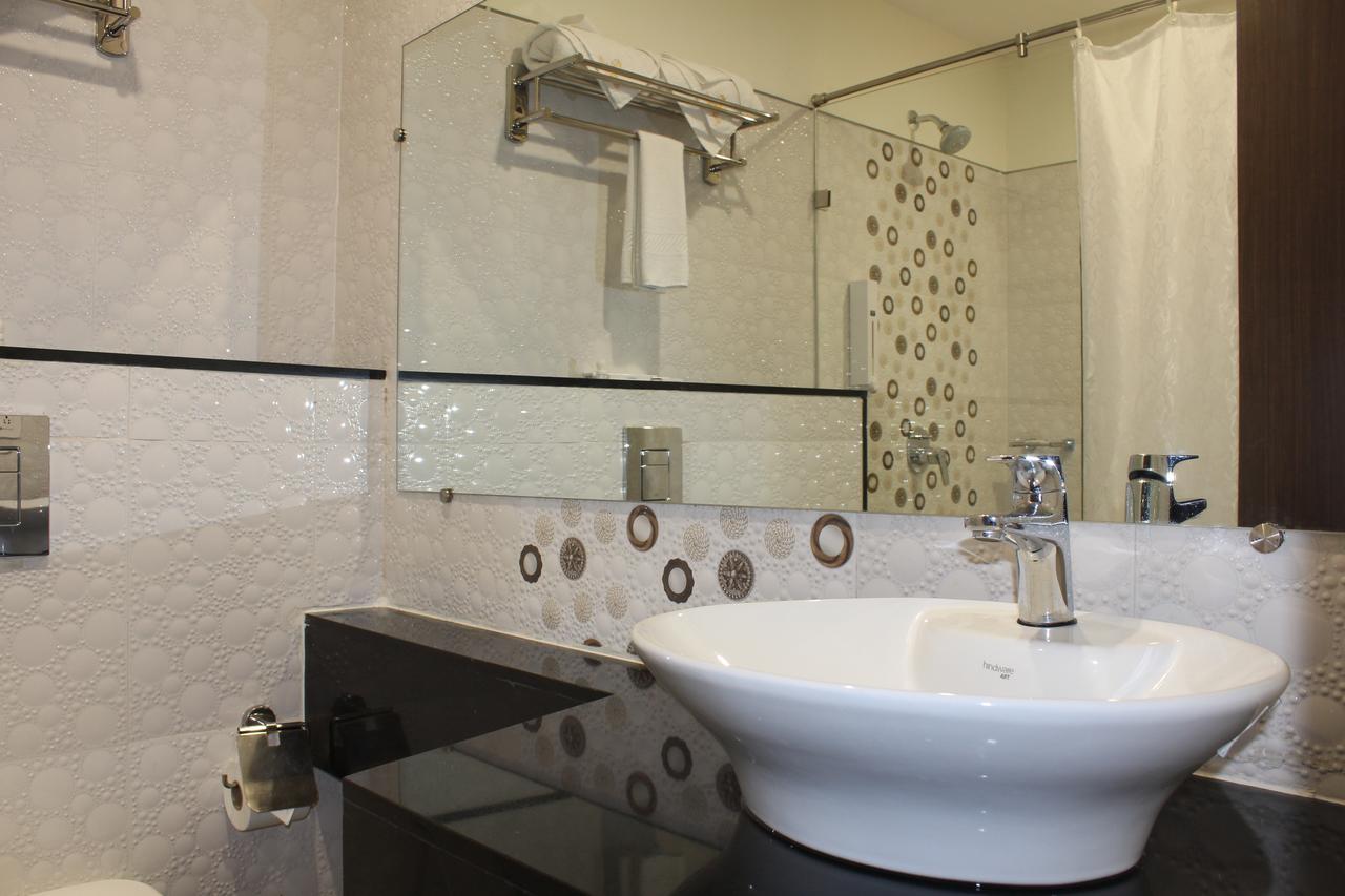 Hotel Grand Gayathri Khammam Bagian luar foto