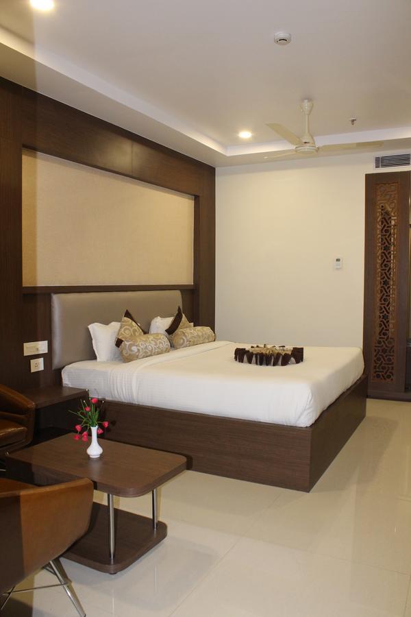 Hotel Grand Gayathri Khammam Bagian luar foto