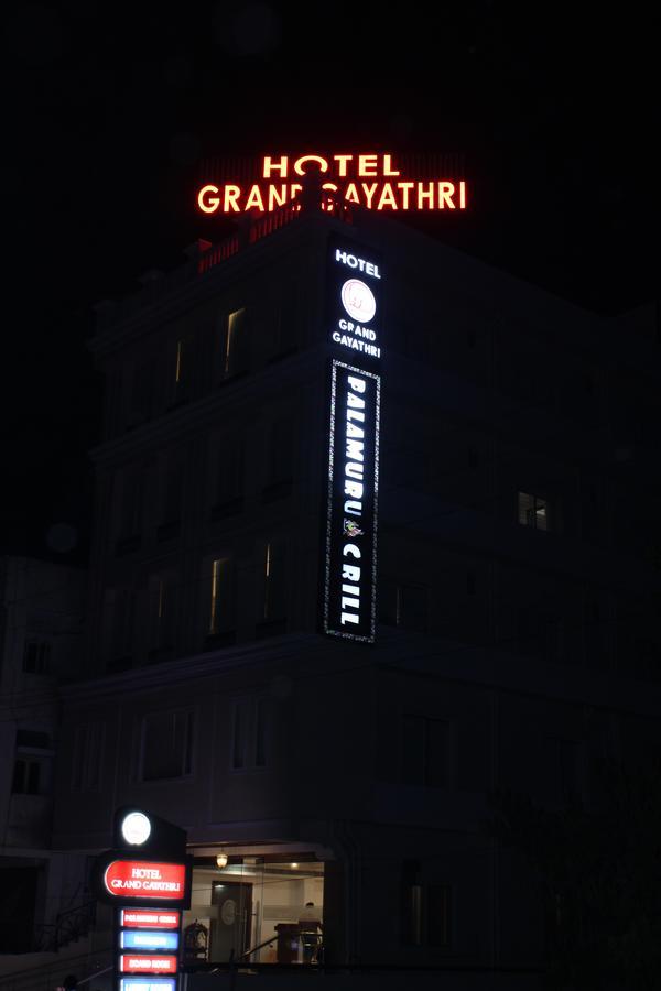 Hotel Grand Gayathri Khammam Bagian luar foto