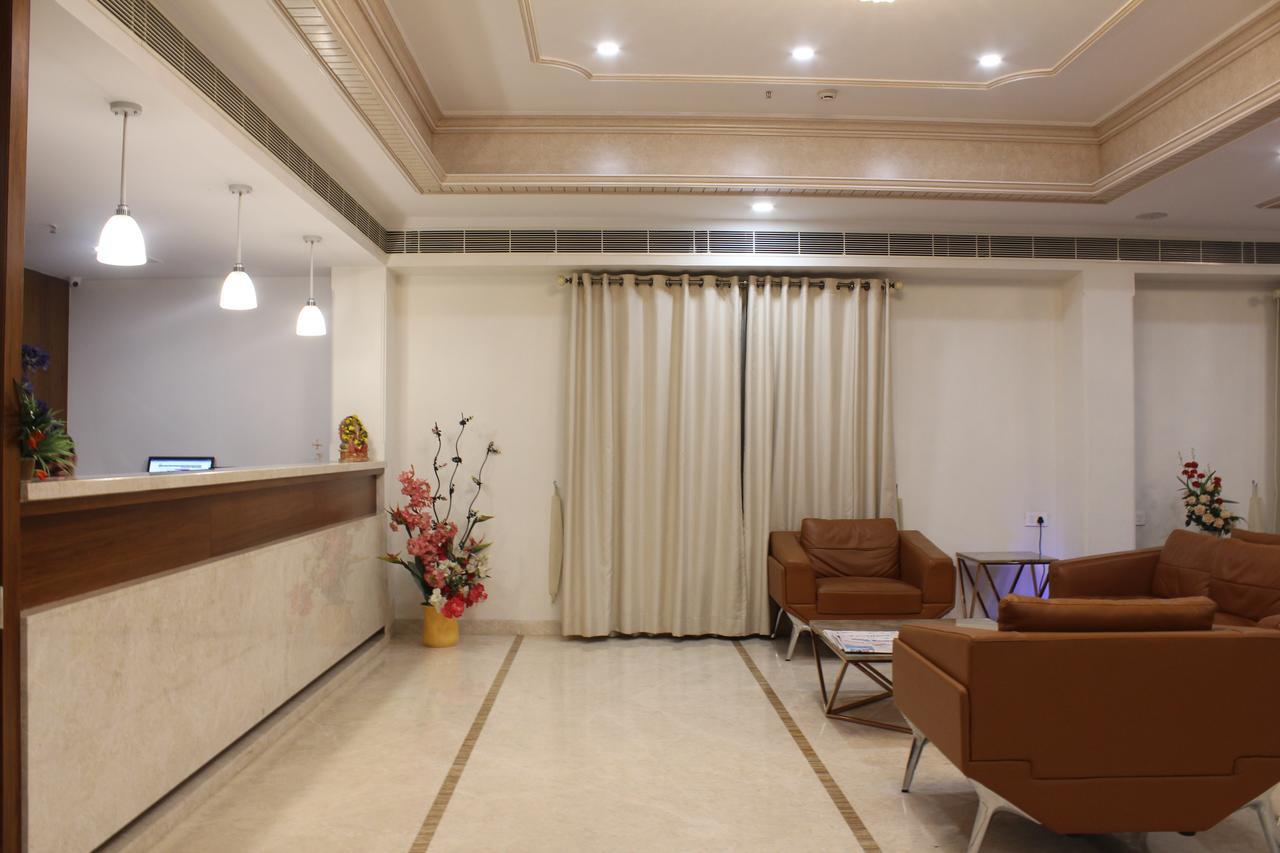 Hotel Grand Gayathri Khammam Bagian luar foto