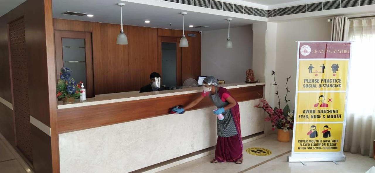 Hotel Grand Gayathri Khammam Bagian luar foto