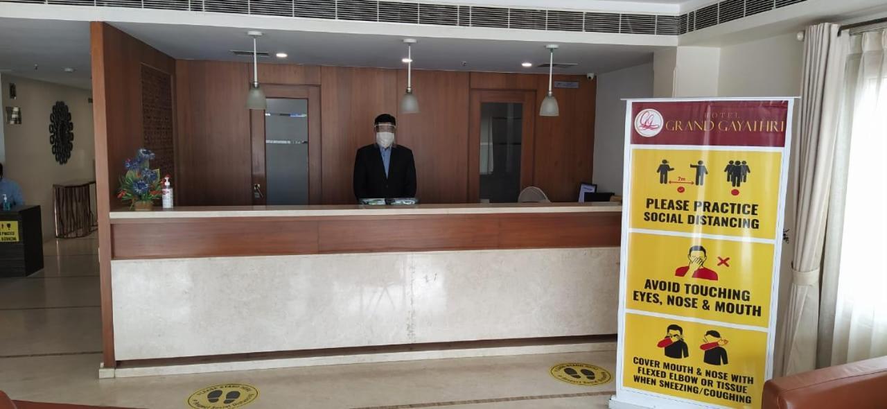 Hotel Grand Gayathri Khammam Bagian luar foto