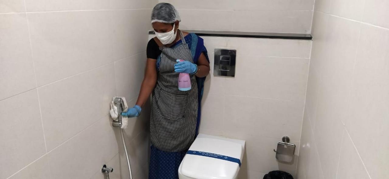 Hotel Grand Gayathri Khammam Bagian luar foto